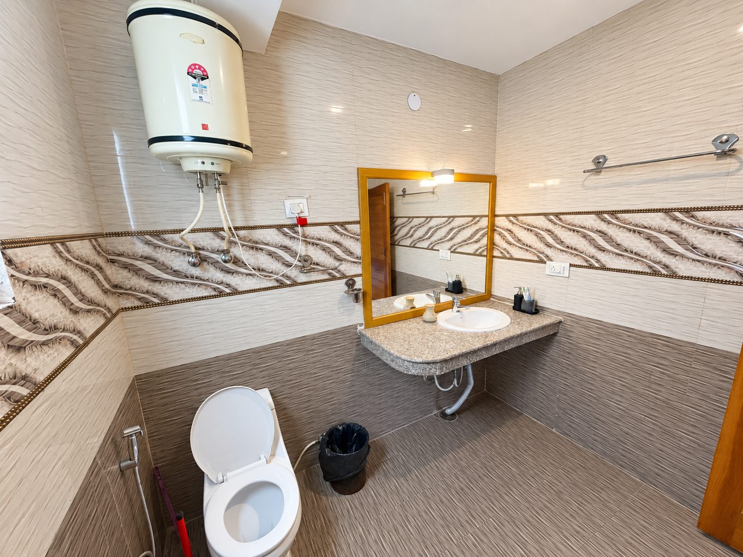 Deluxe Room washroom at Kanyal Heights